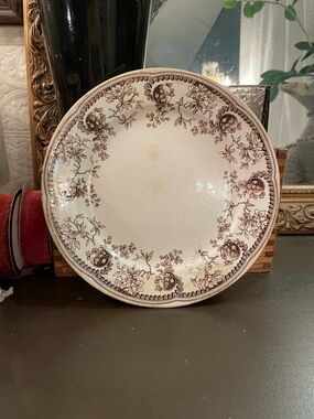 Classic Floral Rim Ceramic Dinner Plate in Brown and Cream